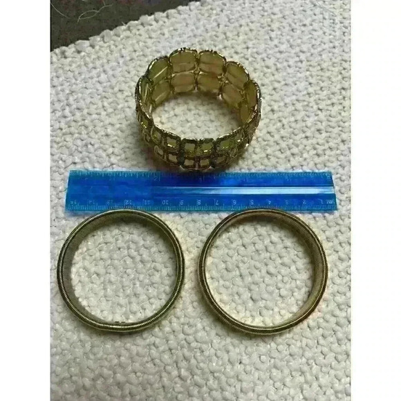 3 gold tone bracelets‎ - Picture 2 of 4